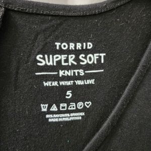 Black Torrid Tunic size 5 (28w)
